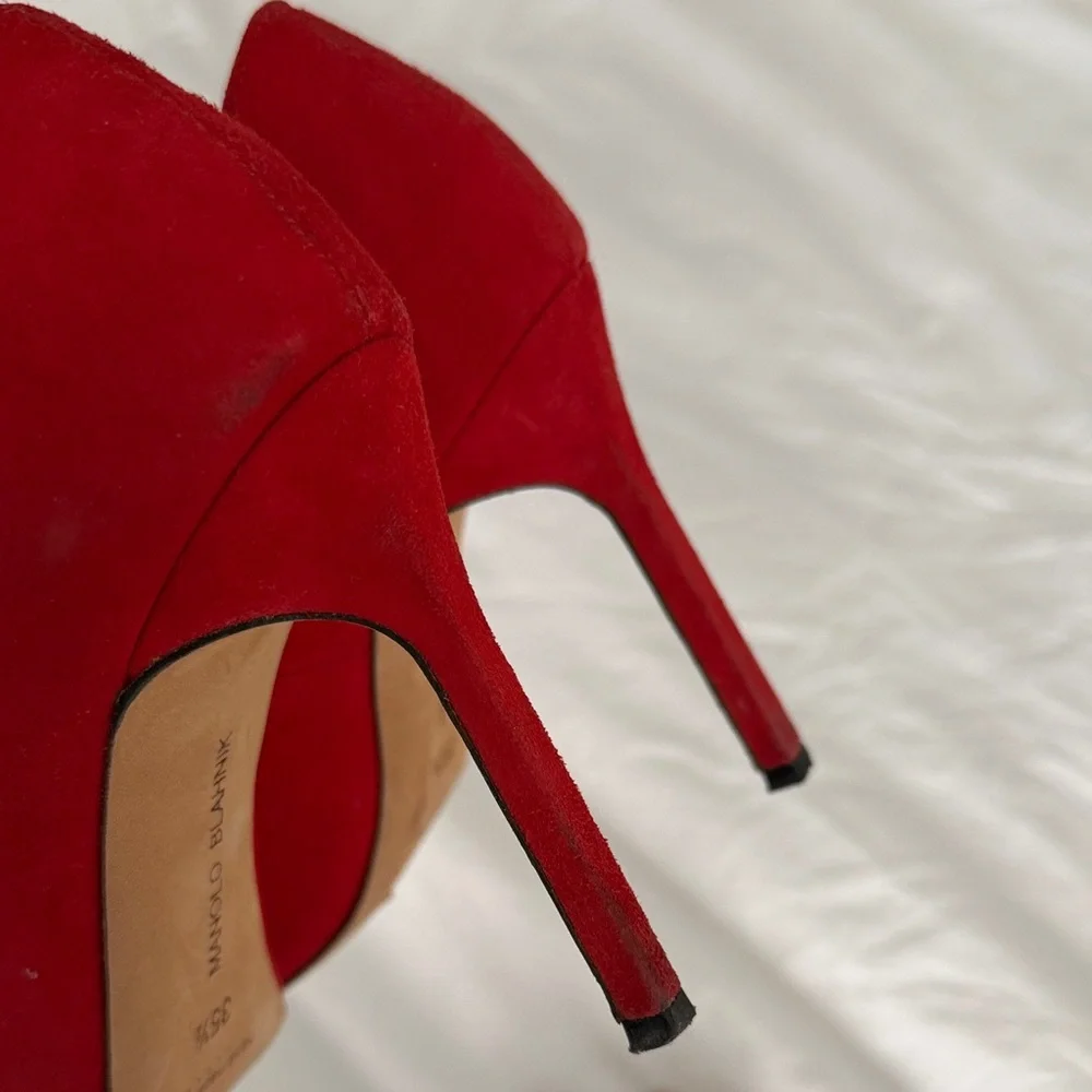 Manolo Blahnik Red Suede Pointed Pumps with Stiletto Heel - Picture 4 of 4